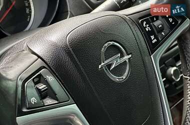 Универсал Opel Insignia 2011 в 