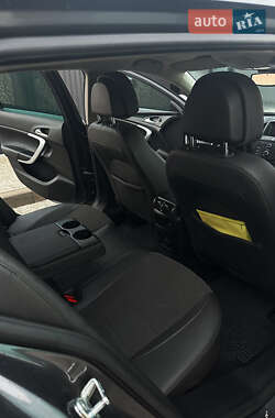 Универсал Opel Insignia 2010 в 