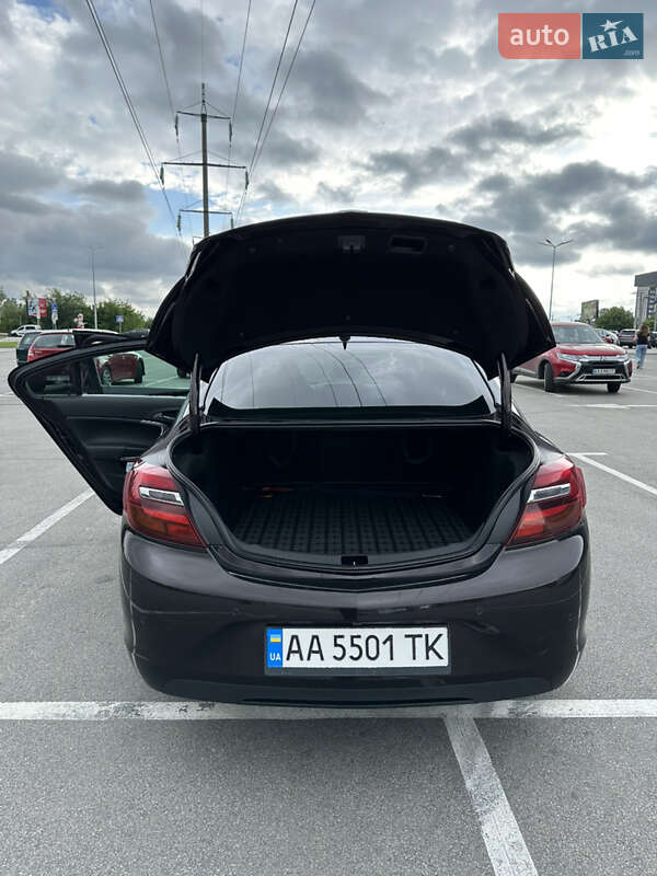 Седан Opel Insignia 2015 в Києві
