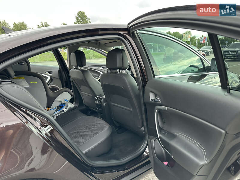 Седан Opel Insignia 2015 в Києві