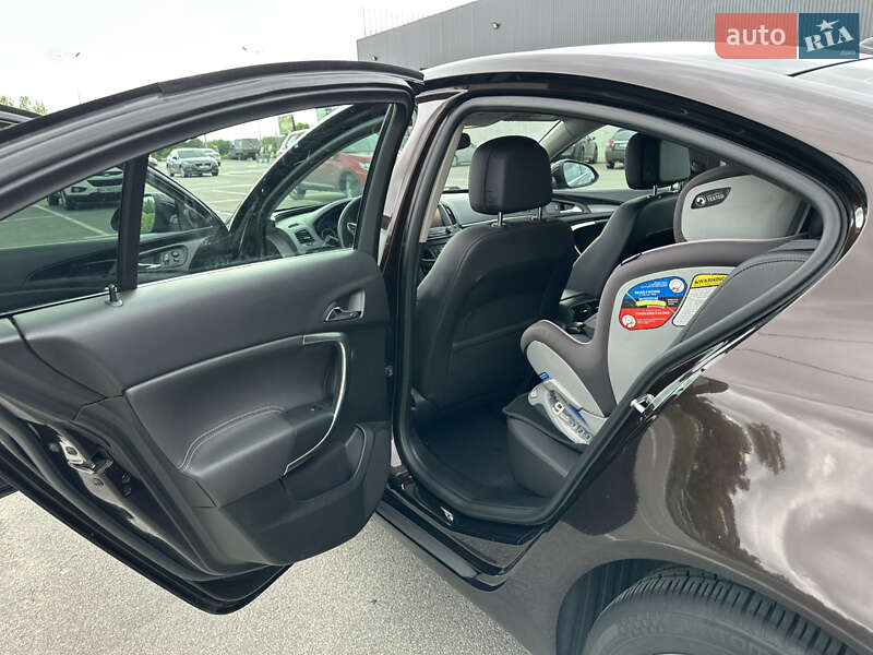 Седан Opel Insignia 2015 в Києві