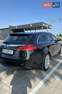 Универсал Opel Insignia 2012 в 