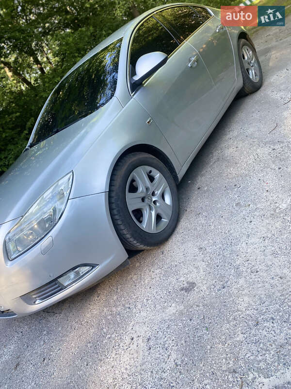 Седан Opel Insignia 2010 в Буську
