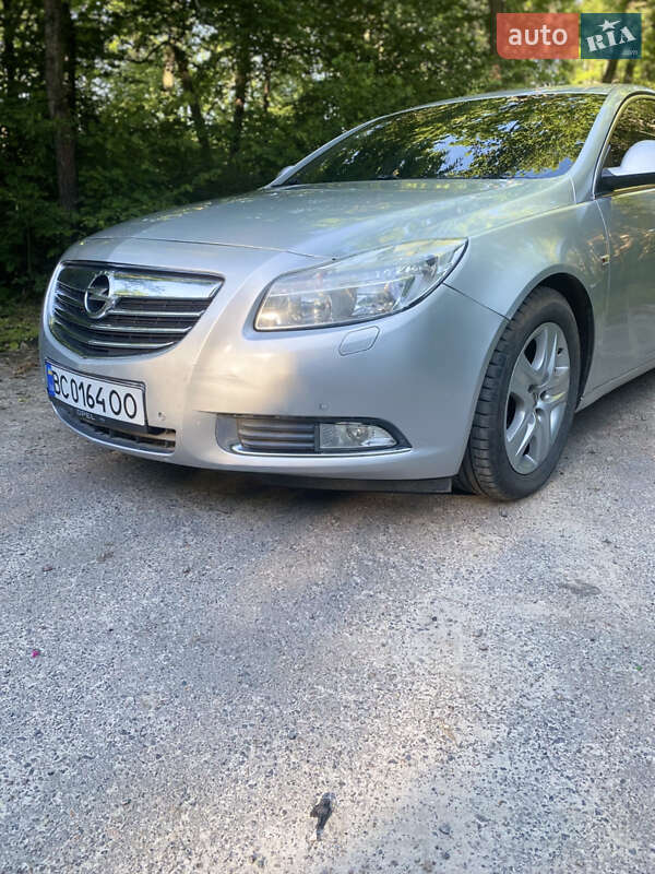 Седан Opel Insignia 2010 в Буську