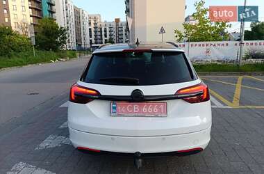 Универсал Opel Insignia 2015 в 