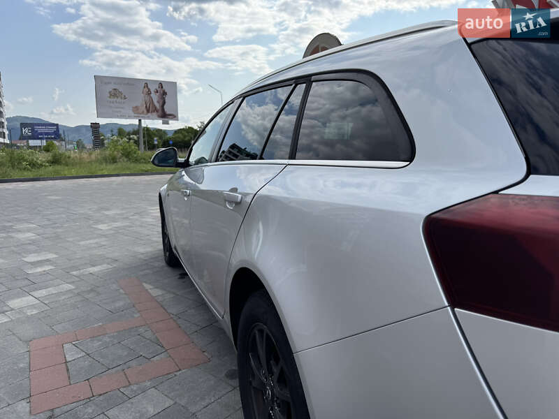 Универсал Opel Insignia 2015 в Хусте