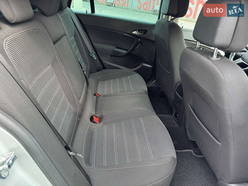 Универсал Opel Insignia 2015 в Хусте