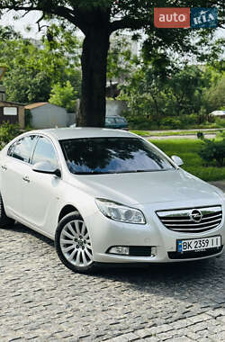 Седан Opel Insignia 2010 в Киеве
