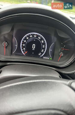 Универсал Opel Insignia 2014 в 