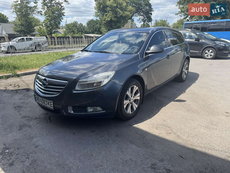 Универсал Opel Insignia 2012 в 