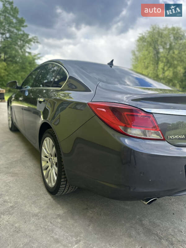 Седан Opel Insignia 2009 в Сторожинце