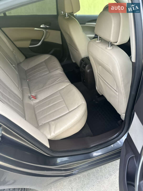 Седан Opel Insignia 2009 в Сторожинце