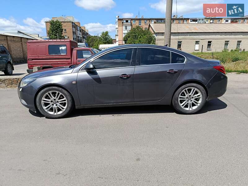 Седан Opel Insignia 2010 в Знаменке