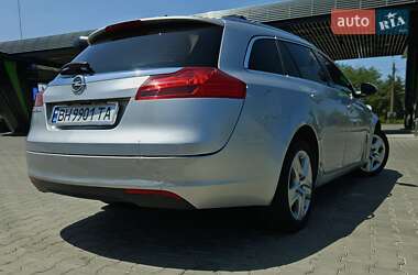Универсал Opel Insignia 2010 в 