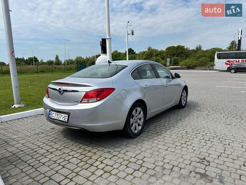 Седан Opel Insignia 2012 в Львове
