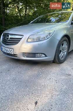 Седан Opel Insignia 2010 в Львові
