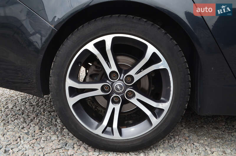 Универсал Opel Insignia 2013 в Киеве