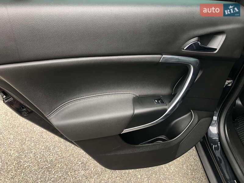 Лифтбек Opel Insignia 2015 в Киеве фото 14 Лифтбек Opel Insignia 2015 в Киеве