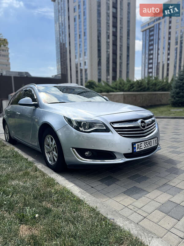 Універсал Opel Insignia 2015 в Дніпрі