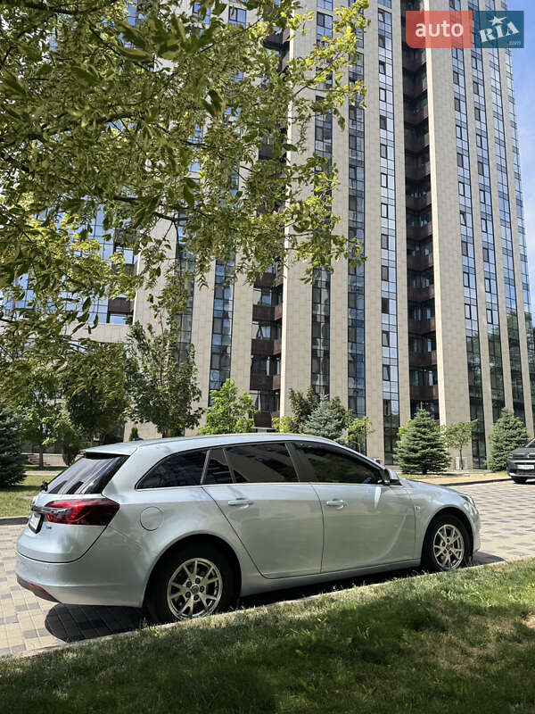 Універсал Opel Insignia 2015 в Дніпрі