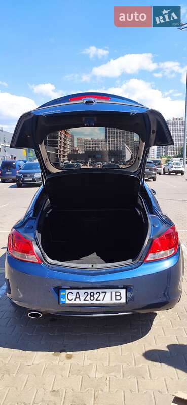 Седан Opel Insignia 2010 в Києві