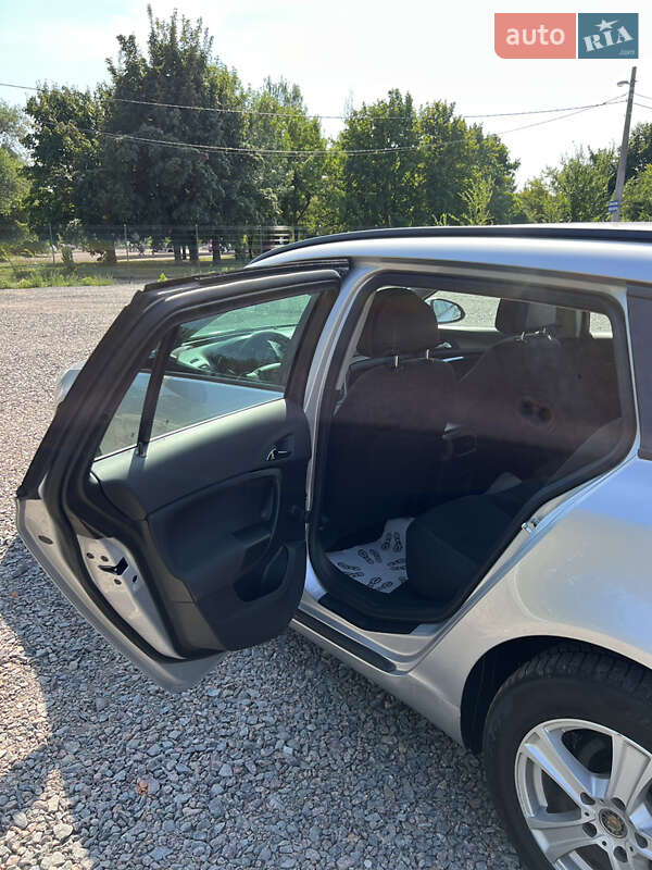Універсал Opel Insignia 2009 в Черкасах