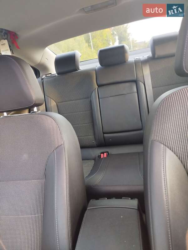 Седан Opel Insignia 2010 в Городке