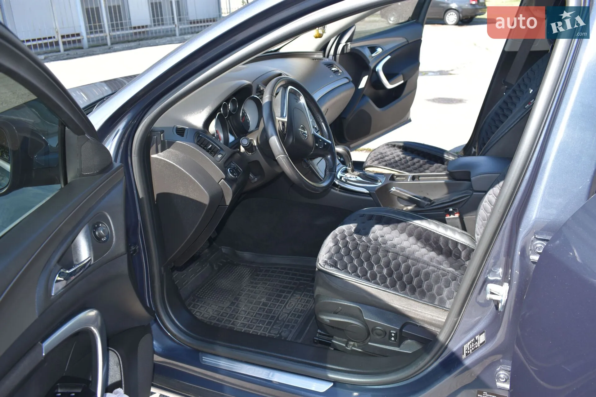 2010 Opel Insignia - мініатюра 18