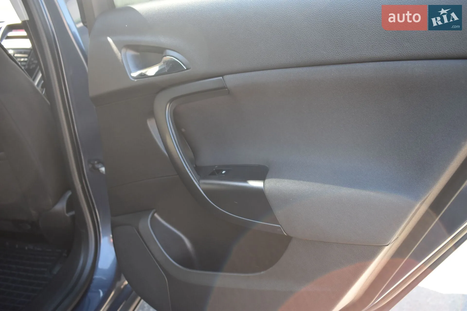 2010 Opel Insignia - мініатюра 25