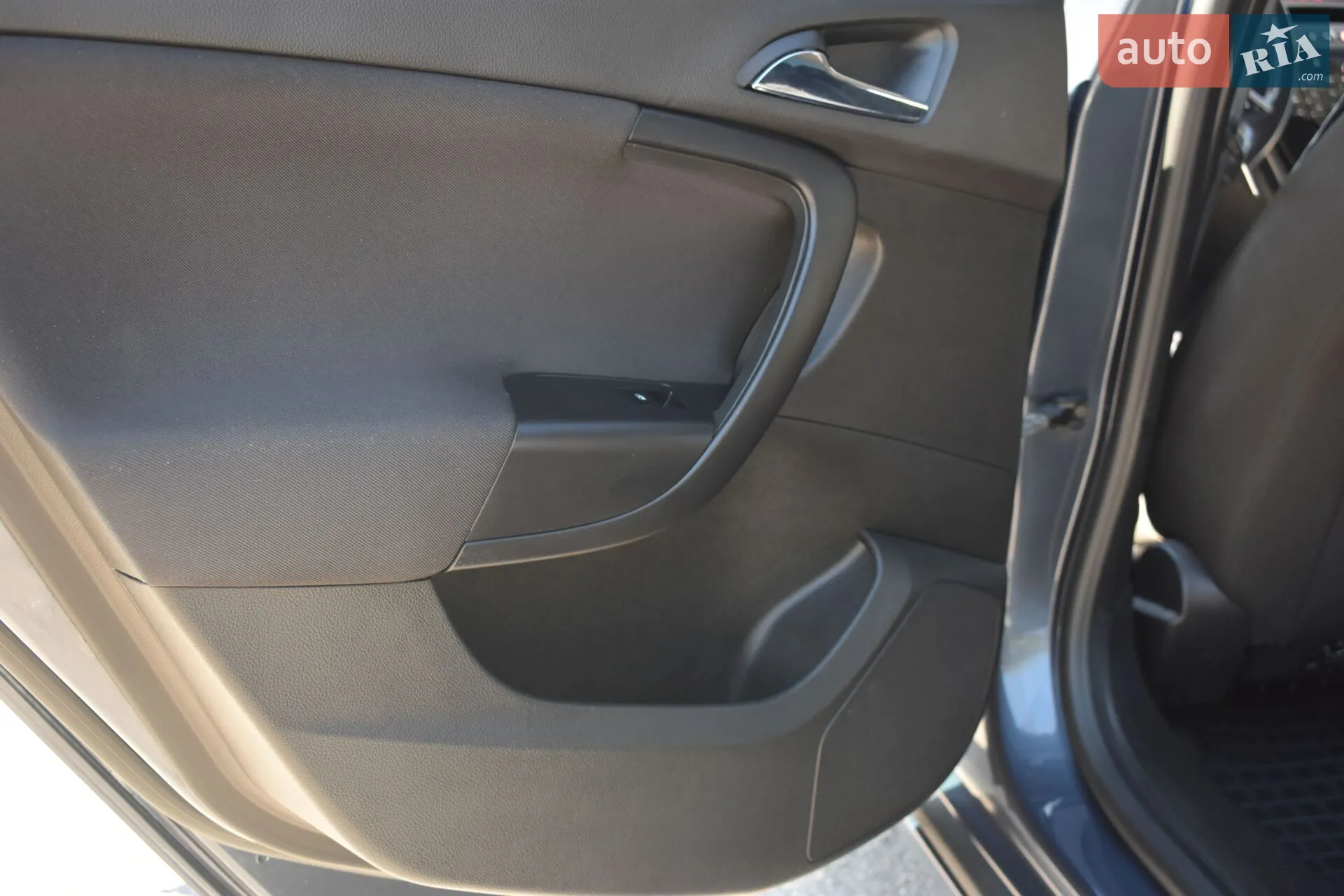 2010 Opel Insignia - мініатюра 26