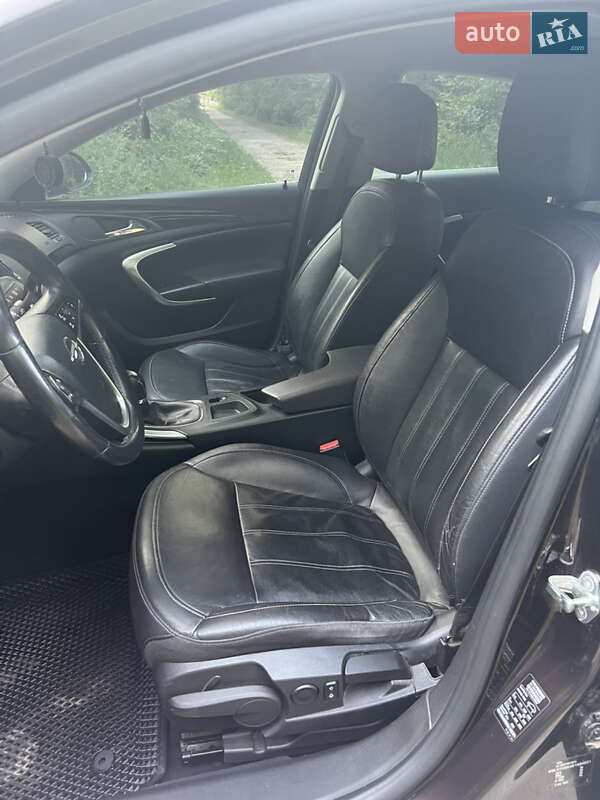 Седан Opel Insignia 2012 в Прилуках