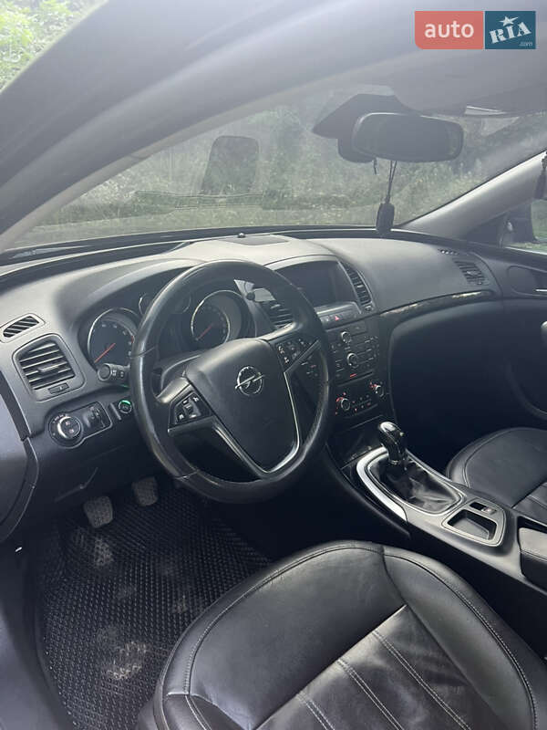 Седан Opel Insignia 2012 в Прилуках