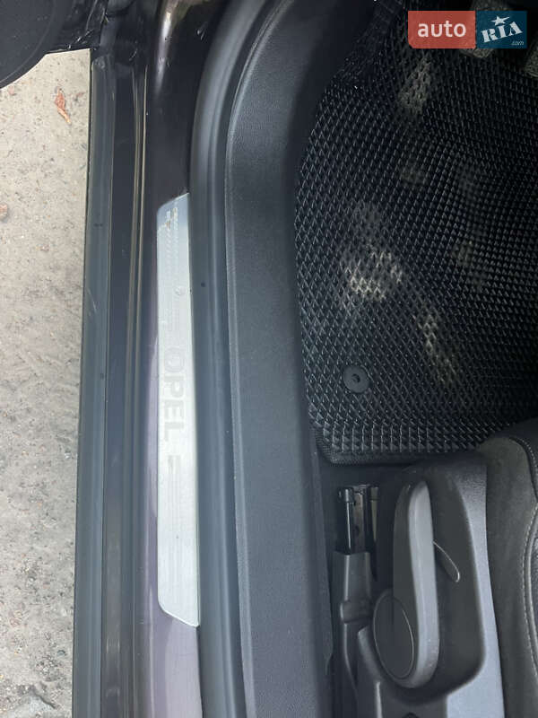 Седан Opel Insignia 2012 в Прилуках