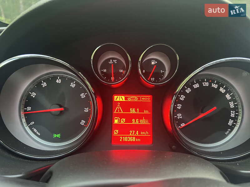 Седан Opel Insignia 2012 в Прилуках