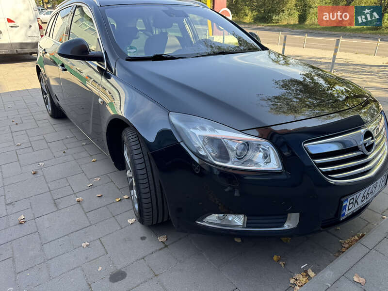 Универсал Opel Insignia 2012 в Ровно