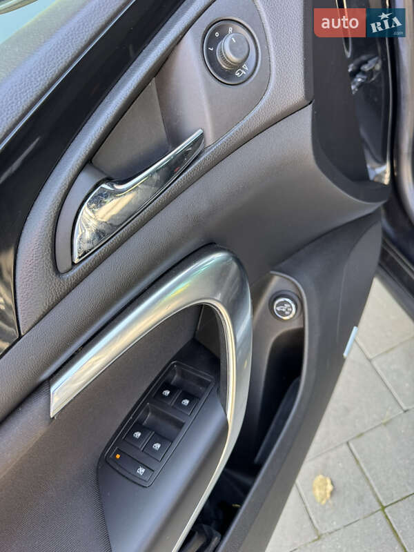 Универсал Opel Insignia 2012 в Ровно