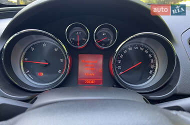 Універсал Opel Insignia 2010 в 