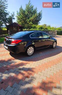 Седан Opel Insignia 2011 в 