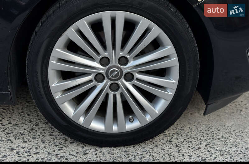 Лифтбек Opel Insignia 2013 в Житомире