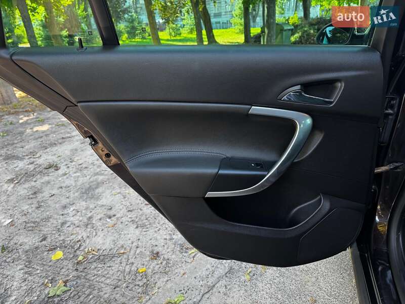 Универсал Opel Insignia 2014 в Киеве