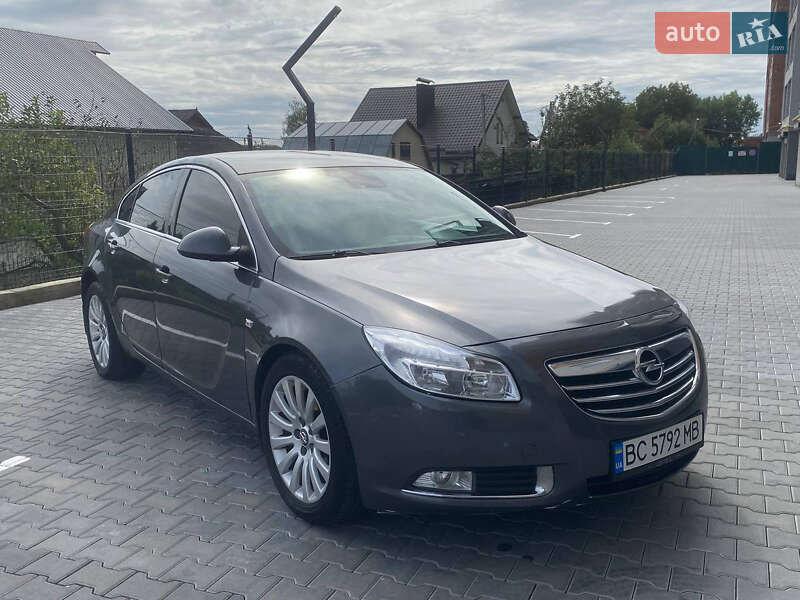 Седан Opel Insignia 2010 в 