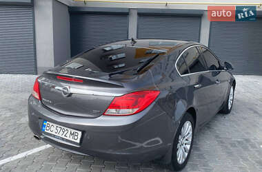 Седан Opel Insignia 2010 в 