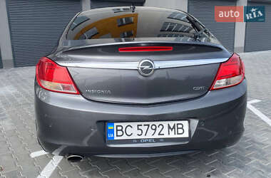 Седан Opel Insignia 2010 в 