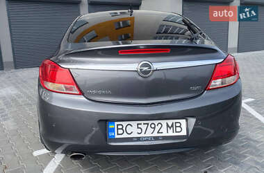 Седан Opel Insignia 2010 в 