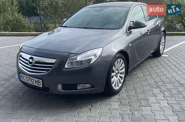Седан Opel Insignia 2010 в 