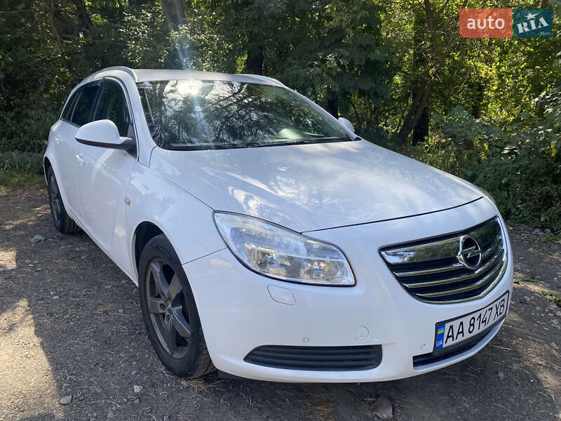 Универсал Opel Insignia 2013 в Киеве