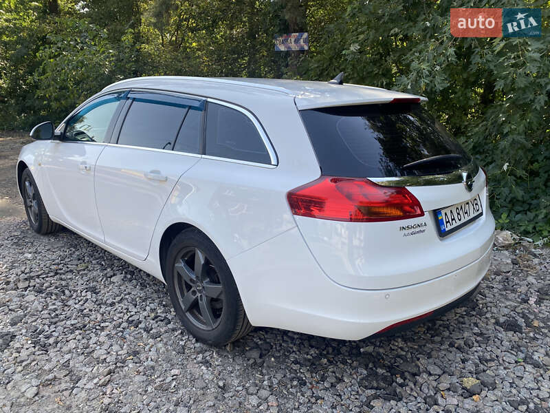 Универсал Opel Insignia 2013 в Киеве