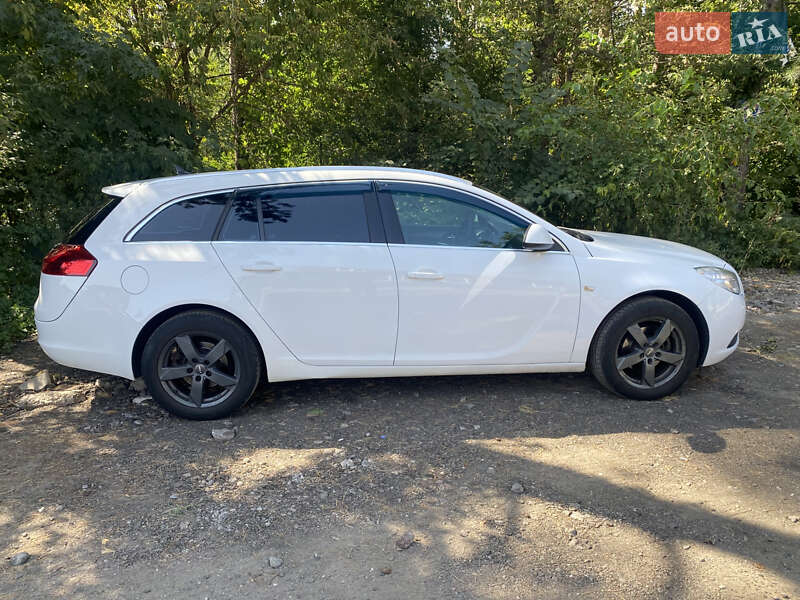 Универсал Opel Insignia 2013 в Киеве