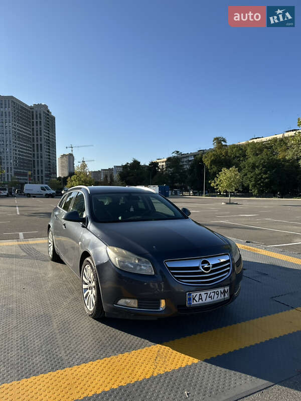 Универсал Opel Insignia 2010 в 