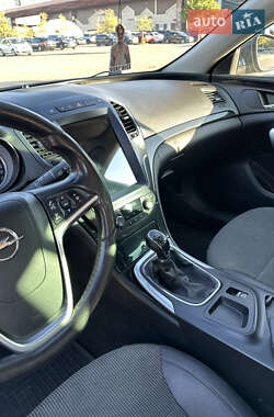 Универсал Opel Insignia 2010 в 